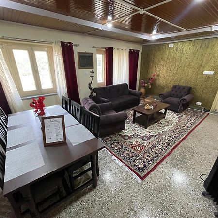 Khwaab Gah By The Khayabaan-Homestay Apartments Fully Furnished With Functional Kitchen, Wifi & Parking In City Centre Срінагар Екстер'єр фото