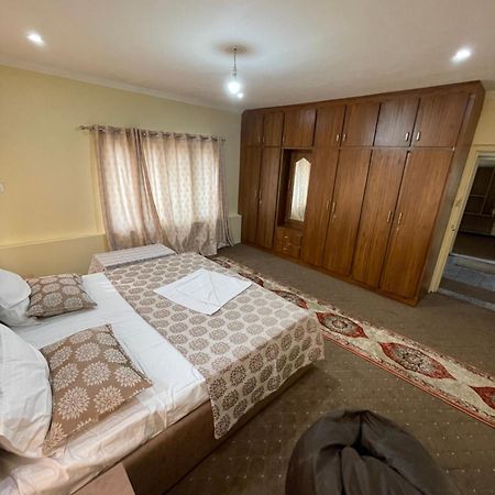 Khwaab Gah By The Khayabaan-Homestay Apartments Fully Furnished With Functional Kitchen, Wifi & Parking In City Centre Срінагар Екстер'єр фото