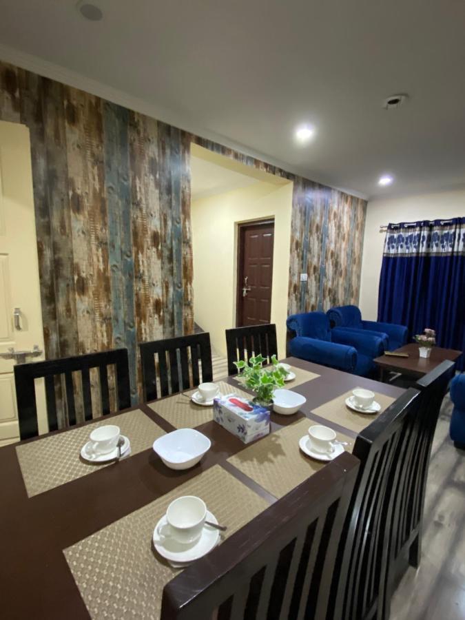 Khwaab Gah By The Khayabaan-Homestay Apartments Fully Furnished With Functional Kitchen, Wifi & Parking In City Centre Срінагар Екстер'єр фото