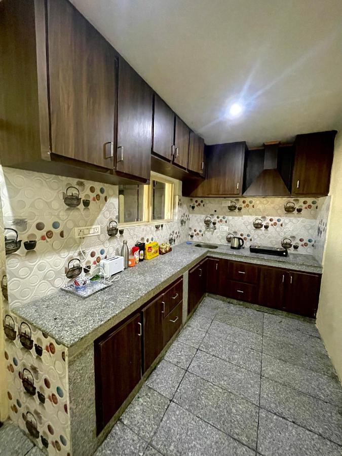 Khwaab Gah By The Khayabaan-Homestay Apartments Fully Furnished With Functional Kitchen, Wifi & Parking In City Centre Срінагар Екстер'єр фото