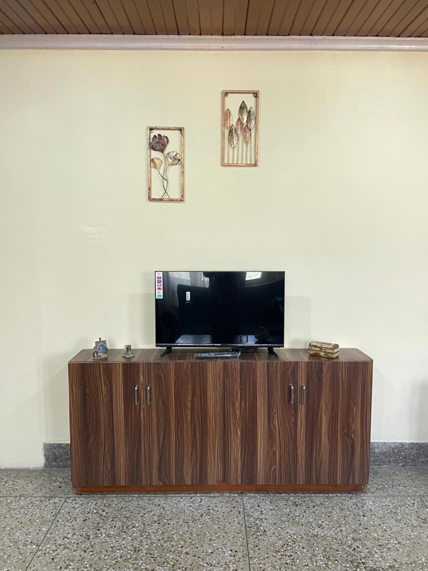 Khwaab Gah By The Khayabaan-Homestay Apartments Fully Furnished With Functional Kitchen, Wifi & Parking In City Centre Срінагар Екстер'єр фото