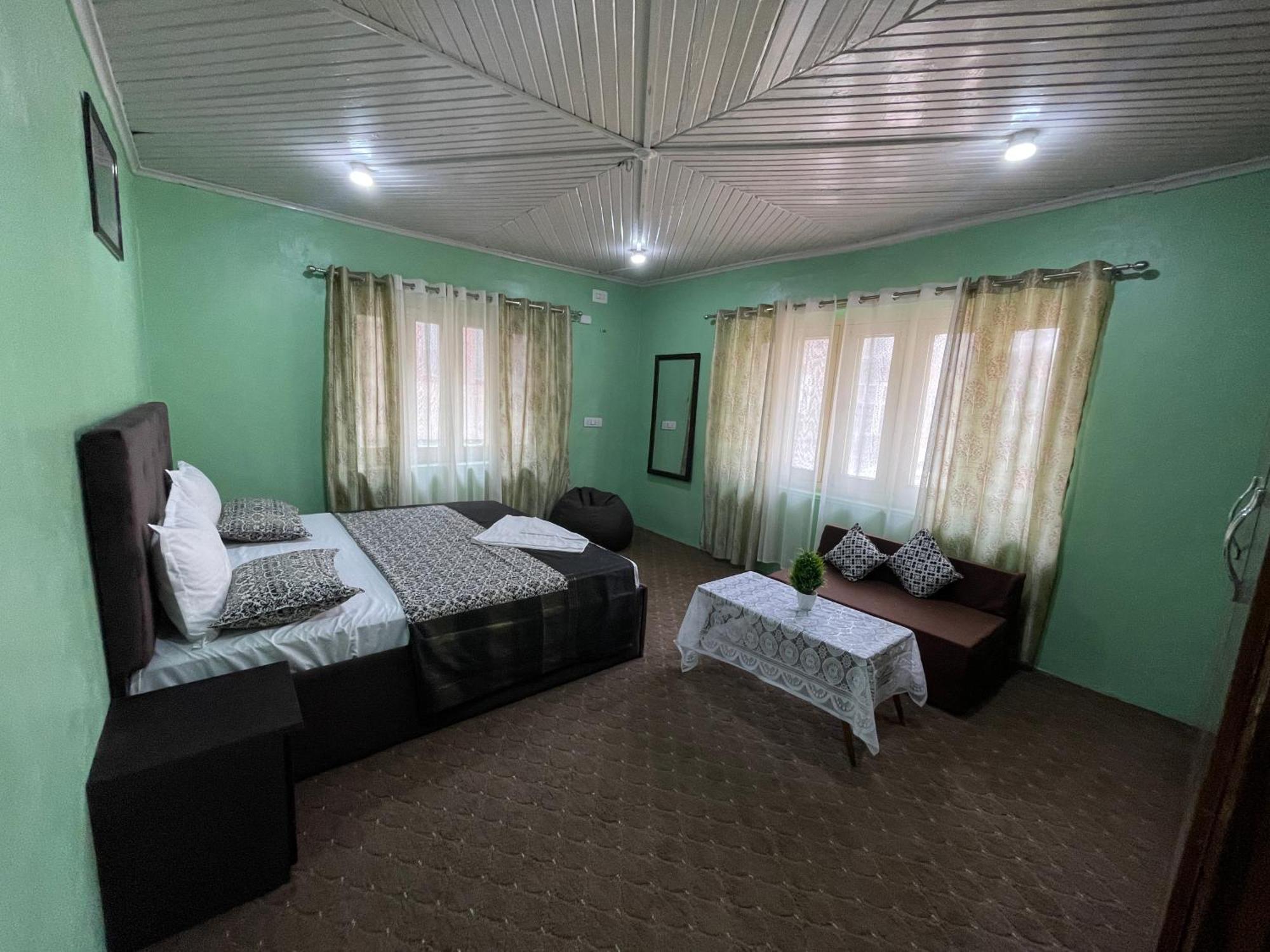 Khwaab Gah By The Khayabaan-Homestay Apartments Fully Furnished With Functional Kitchen, Wifi & Parking In City Centre Срінагар Екстер'єр фото