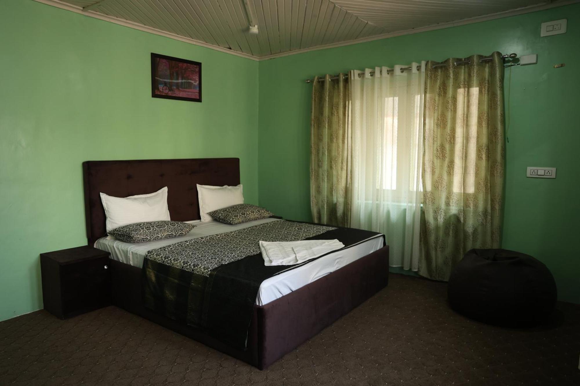 Khwaab Gah By The Khayabaan-Homestay Apartments Fully Furnished With Functional Kitchen, Wifi & Parking In City Centre Срінагар Екстер'єр фото