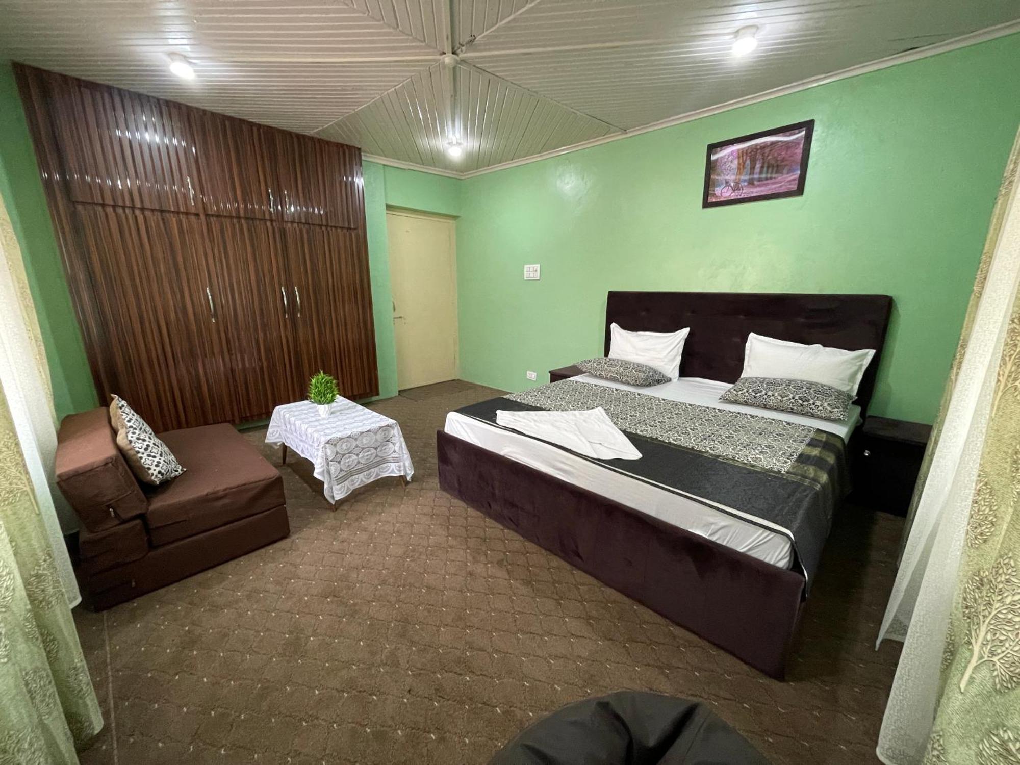 Khwaab Gah By The Khayabaan-Homestay Apartments Fully Furnished With Functional Kitchen, Wifi & Parking In City Centre Срінагар Екстер'єр фото