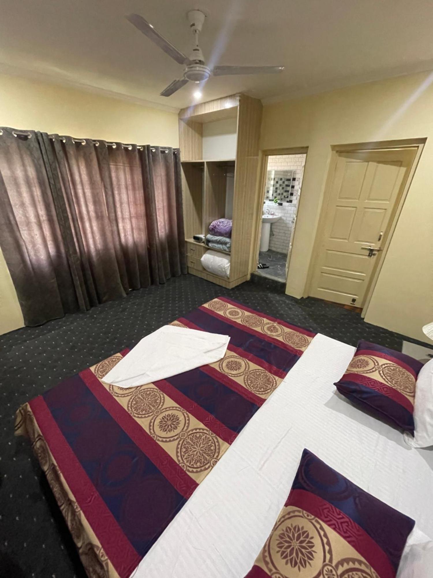 Khwaab Gah By The Khayabaan-Homestay Apartments Fully Furnished With Functional Kitchen, Wifi & Parking In City Centre Срінагар Екстер'єр фото