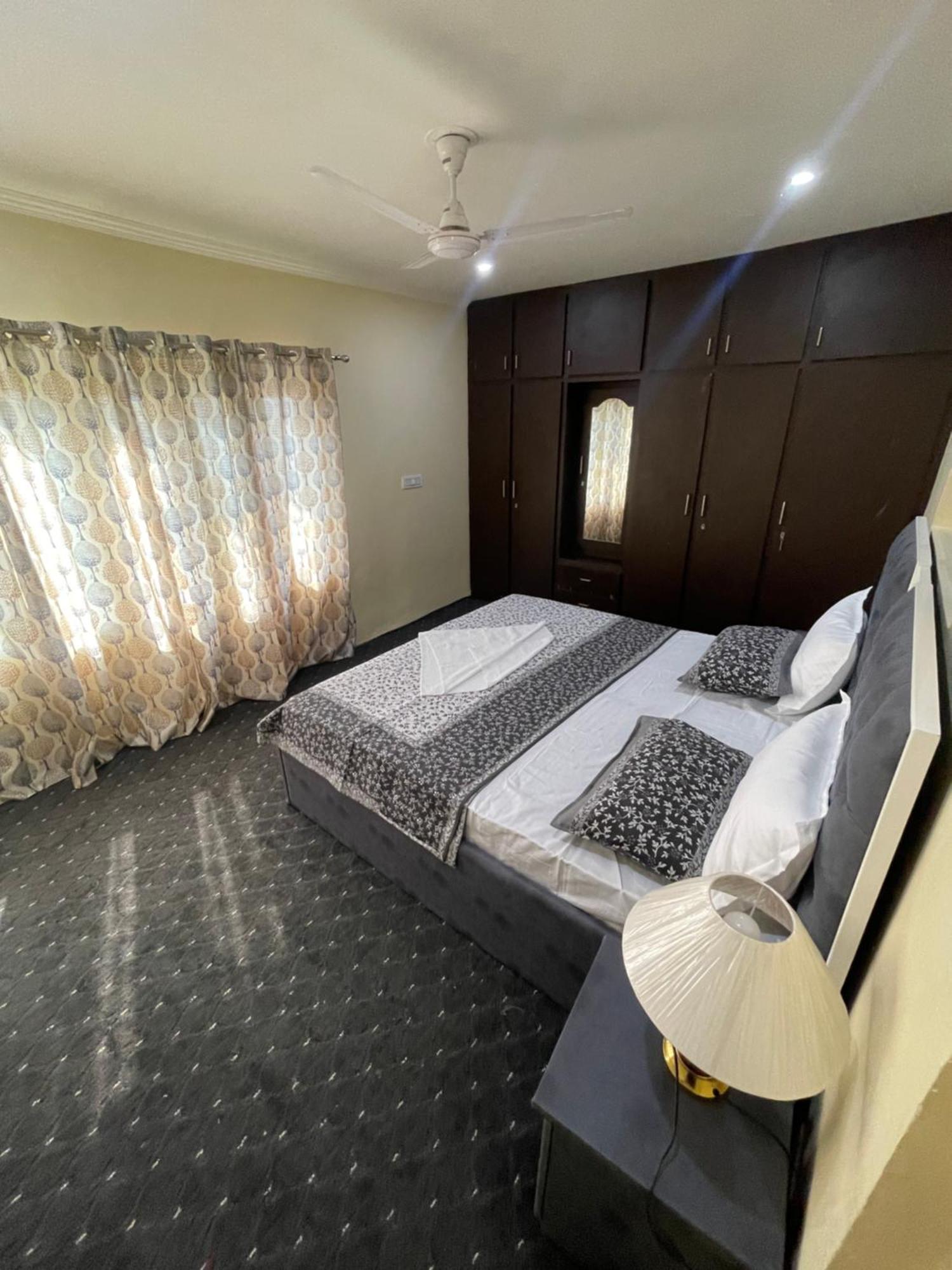 Khwaab Gah By The Khayabaan-Homestay Apartments Fully Furnished With Functional Kitchen, Wifi & Parking In City Centre Срінагар Екстер'єр фото