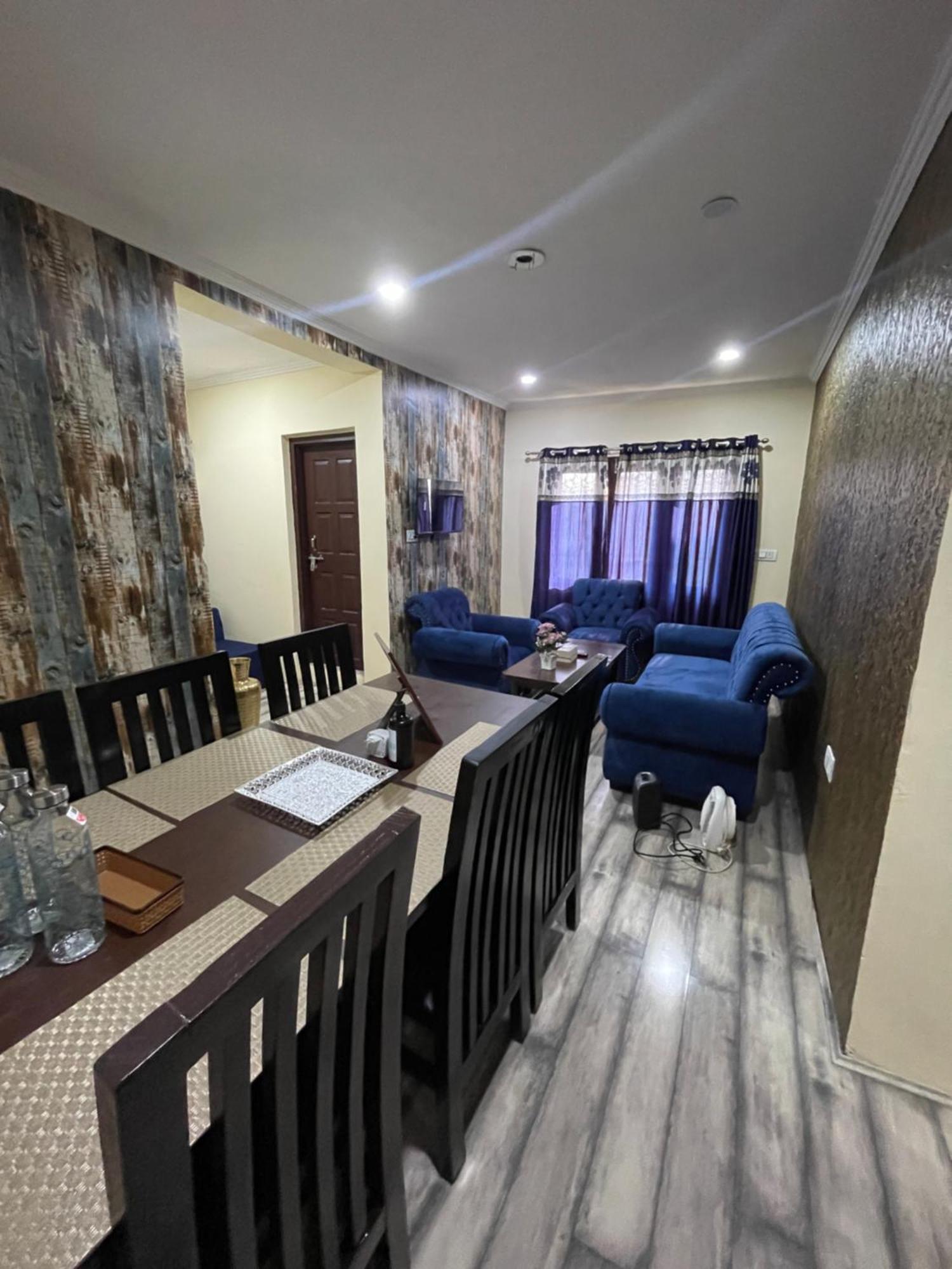 Khwaab Gah By The Khayabaan-Homestay Apartments Fully Furnished With Functional Kitchen, Wifi & Parking In City Centre Срінагар Екстер'єр фото