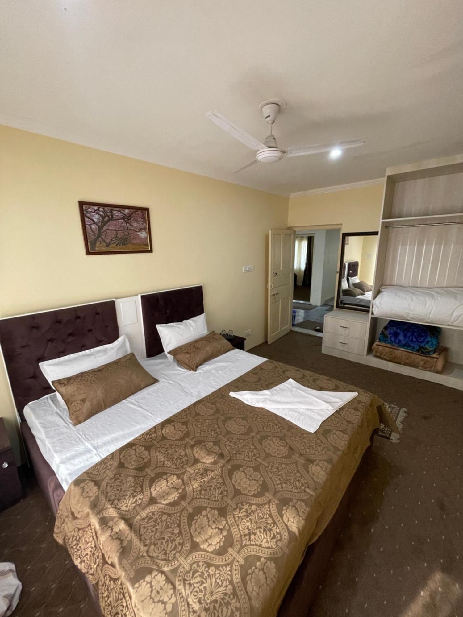 Khwaab Gah By The Khayabaan-Homestay Apartments Fully Furnished With Functional Kitchen, Wifi & Parking In City Centre Срінагар Екстер'єр фото